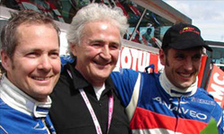 H. De Chaunac au milieu de ses pilotes GT-FFSA 2006 - Source : http://news.caradisiac.com 